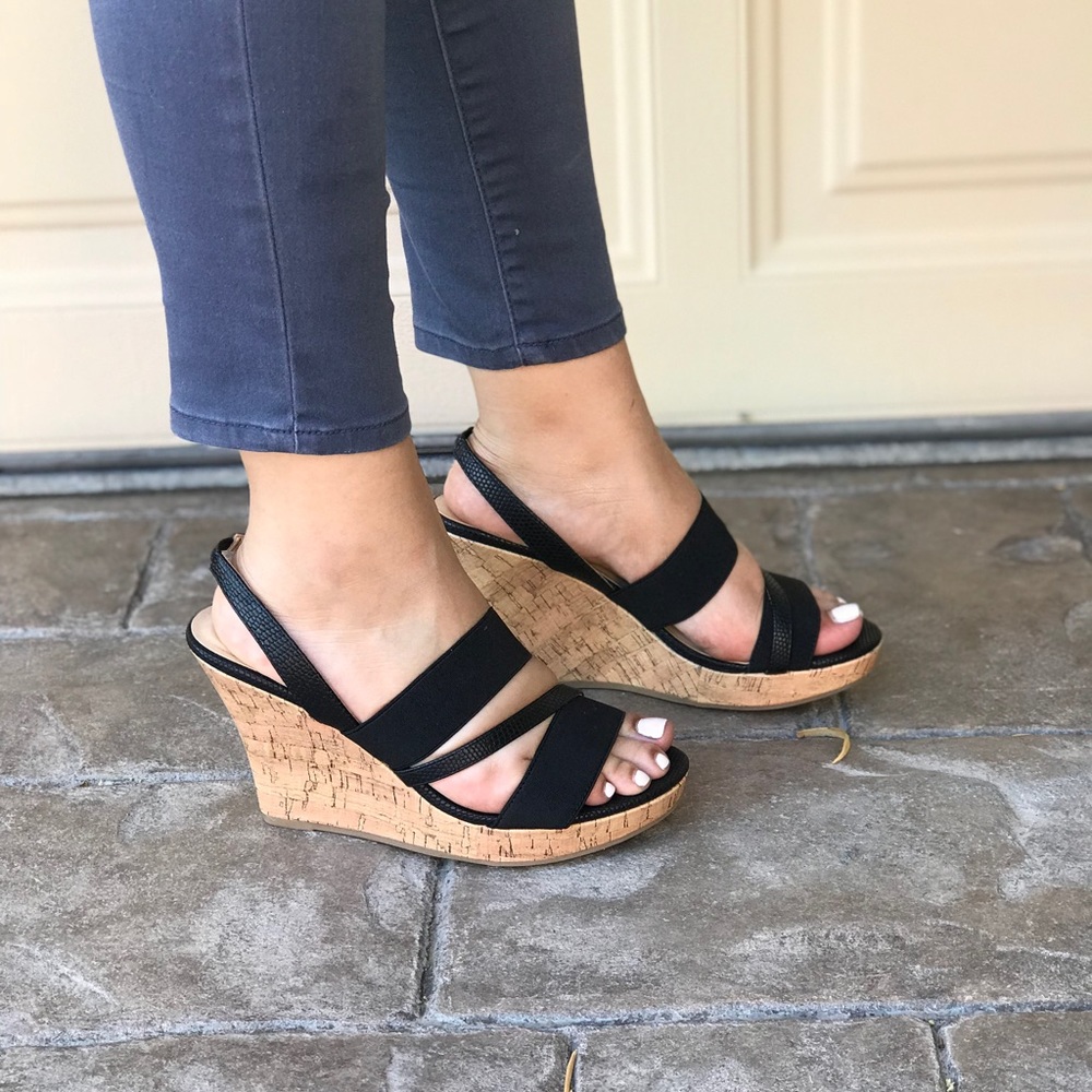 NIB Black Snake Embossed Comfortable Strappy Wedge - Picture 6 of 7